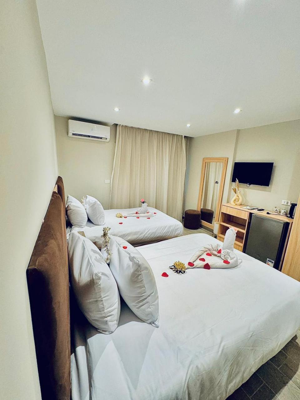 Khufu Pyramids Inn Nazlet el-Sîsi Kültér fotó