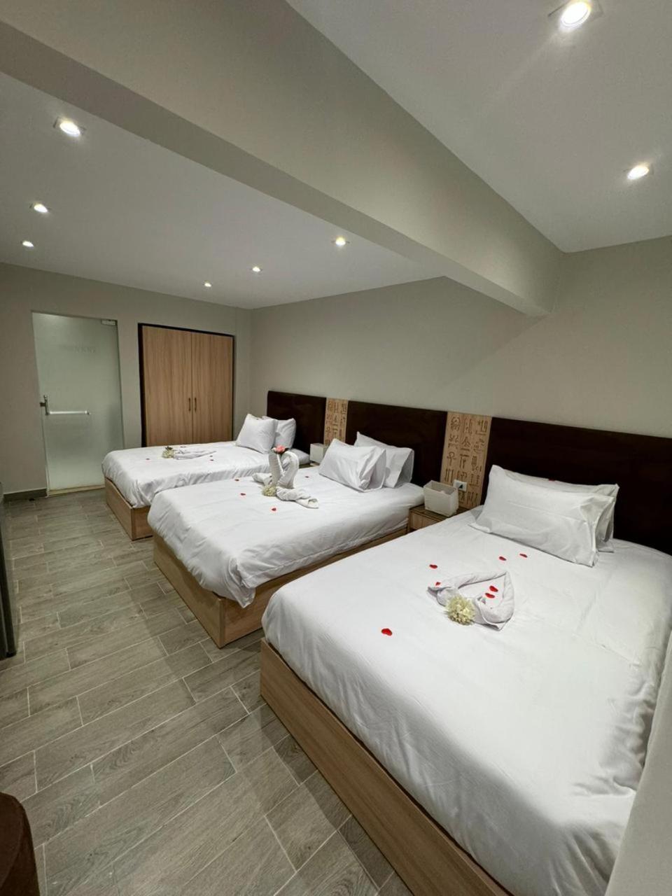 Khufu Pyramids Inn Nazlet el-Sîsi Kültér fotó