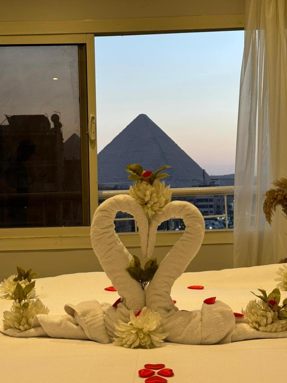 Khufu Pyramids Inn Nazlet el-Sîsi Kültér fotó