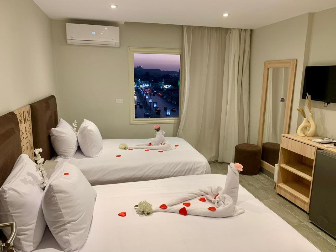 Khufu Pyramids Inn Nazlet el-Sîsi Kültér fotó