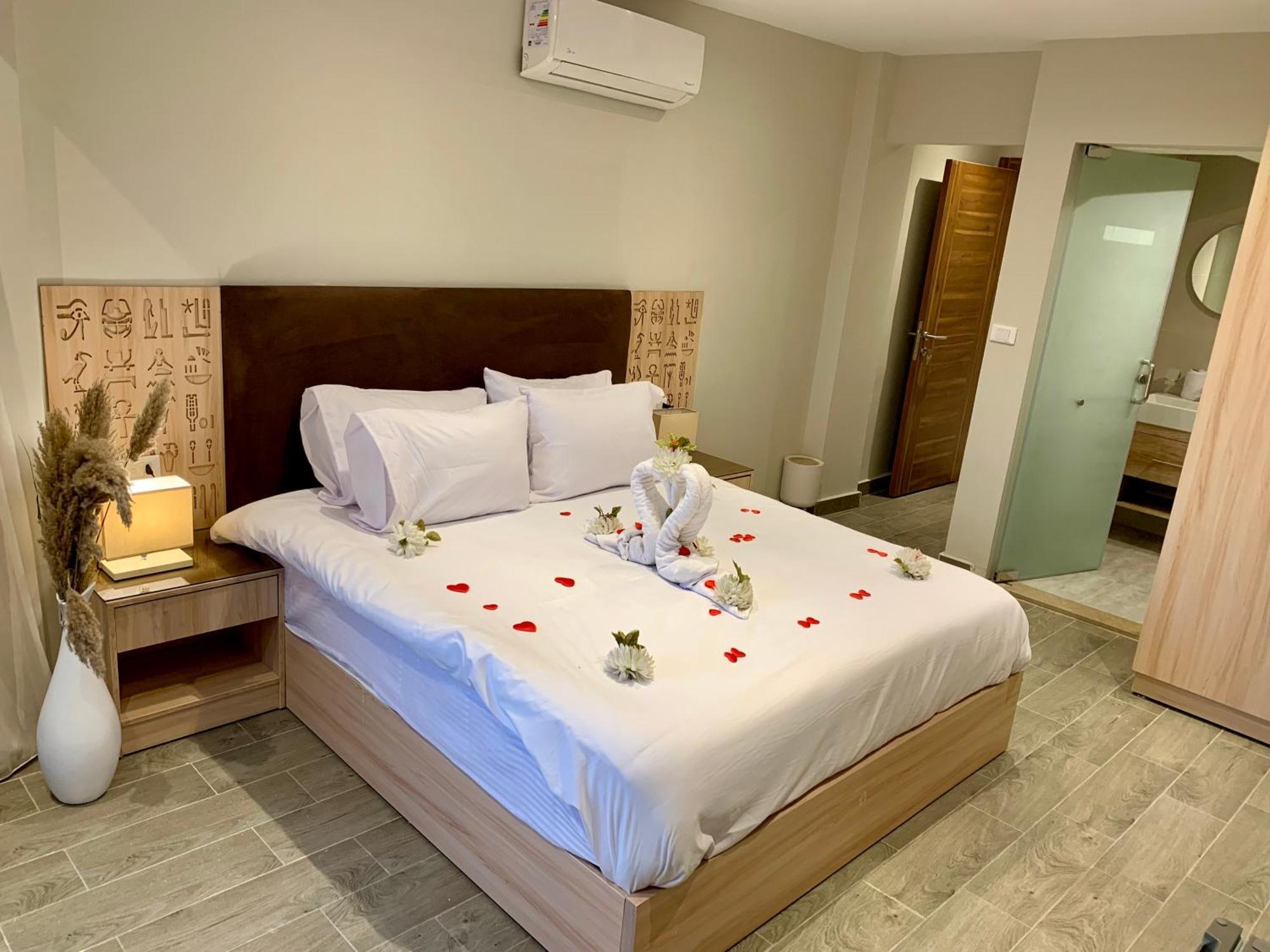 Khufu Pyramids Inn Nazlet el-Sîsi Kültér fotó